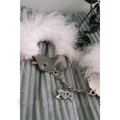 Металлические наручники с белыми перьями Adrien Lastic от sex shop primegoods фото 4