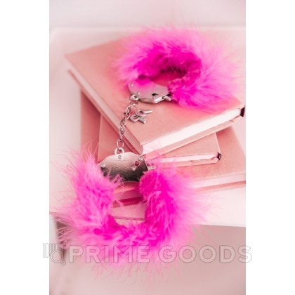 Наручники Adrien LasticМ металл, с розовыми перьями  от sex shop primegoods фото 3