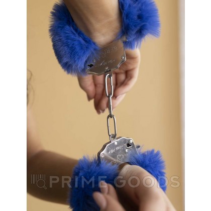 Шикарные наручники с пушистым мехом цвета кобальт (Be Mine) от sex shop primegoods фото 2