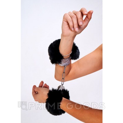 Дерзкие наручники с пушистым черным мехом (Be Mine) от sex shop primegoods фото 3