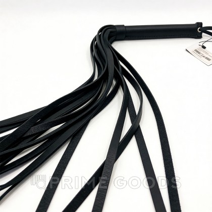 Флоггер из искусственной кожи с черной рукоятью от sex shop primegoods фото 6