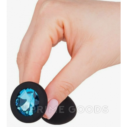 Анальная пробка из чёрного силикона с голубым кристаллом (размер S) от sex shop primegoods фото 2
