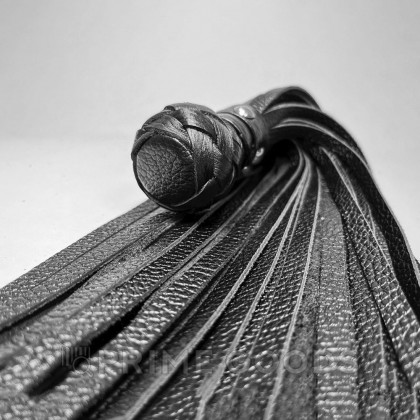 Плеть генитальная из натуральной кожи чёрная от sex shop primegoods фото 2